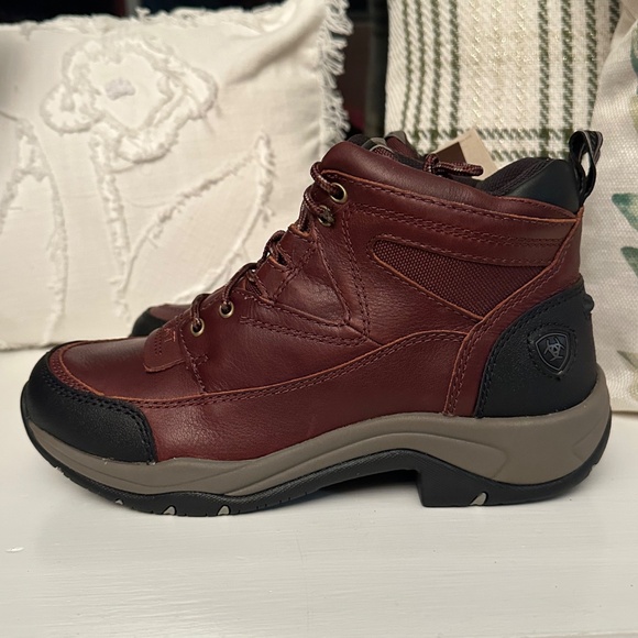 NWT Women's Ariat Terrain Boots: Size 7.5 - Picture 3 of 12